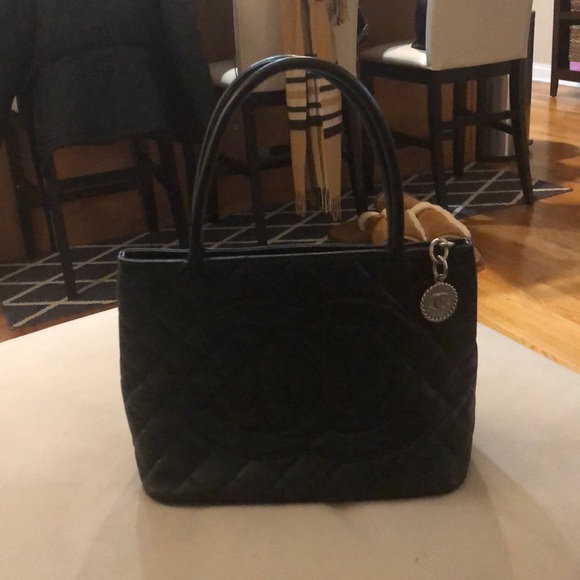 Quilted leather Chanel Medallion bag w/serial card - Picture 7 of 7